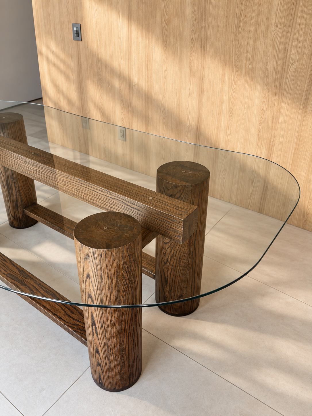 Mesa de vidrio y madera